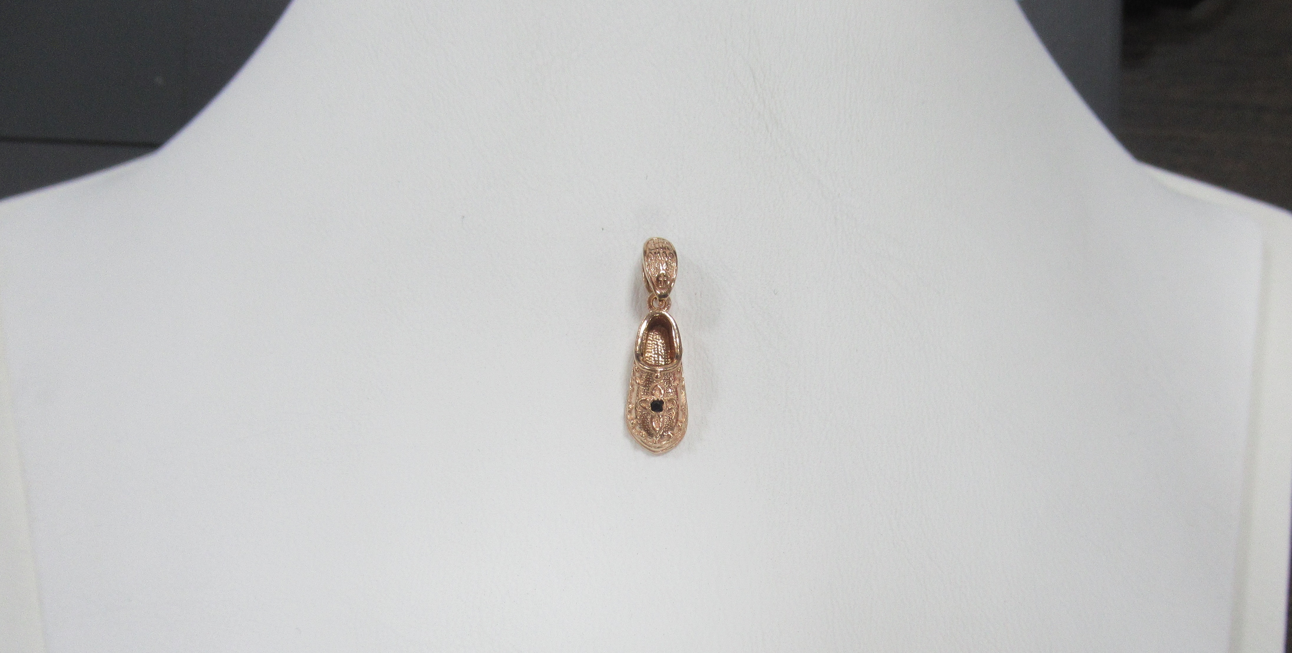 Серебряная подвеска с сапфиром "Башмачок Спиридона"